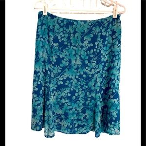 3/$18. 🌼Evan Picone petites blue floral skirt size 10P